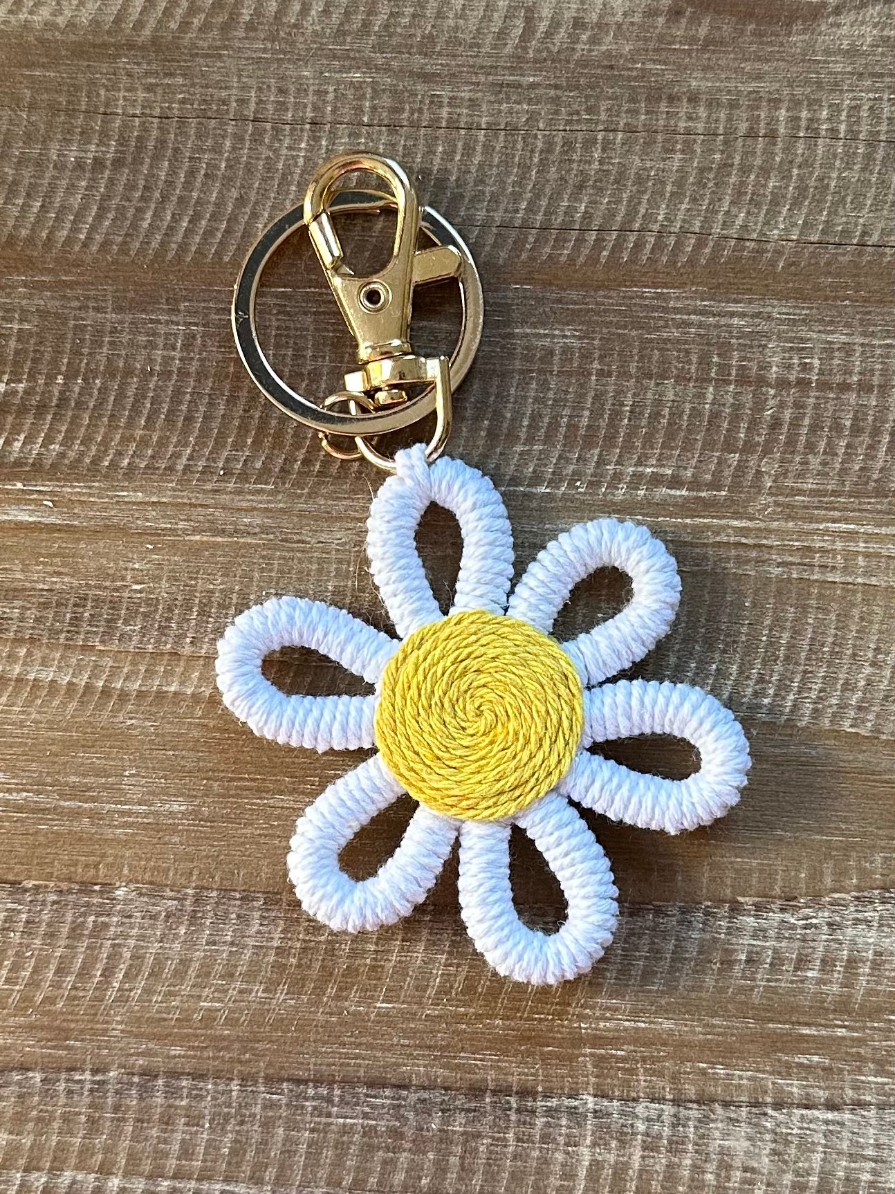 Daisy keychain