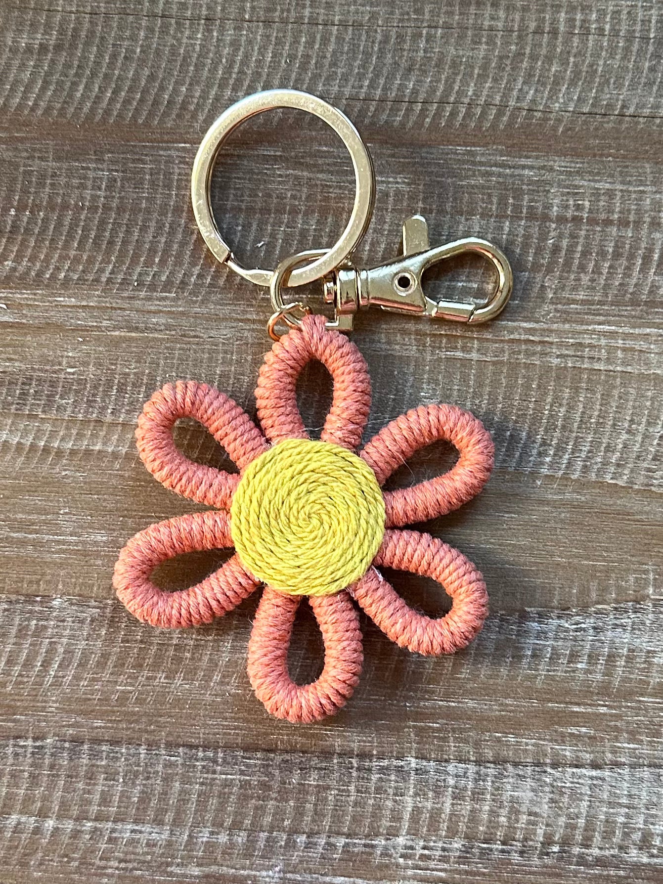 Daisy keychain